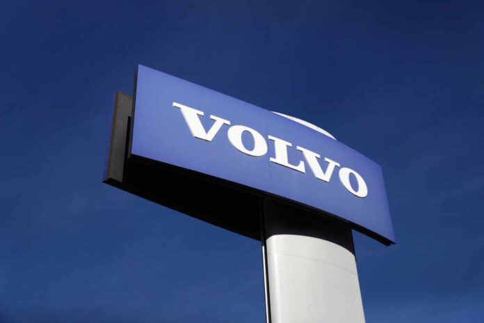 Motala,,Sweden-,23,March,2021:,Volvo,Sign,At,A,Service