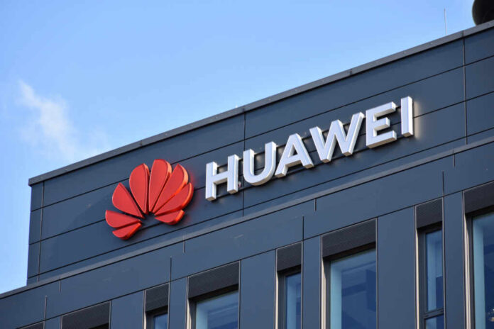 Huawei,Sign,,Logo,,Emblem,On,The,Facade,Of,Huawei,Poland