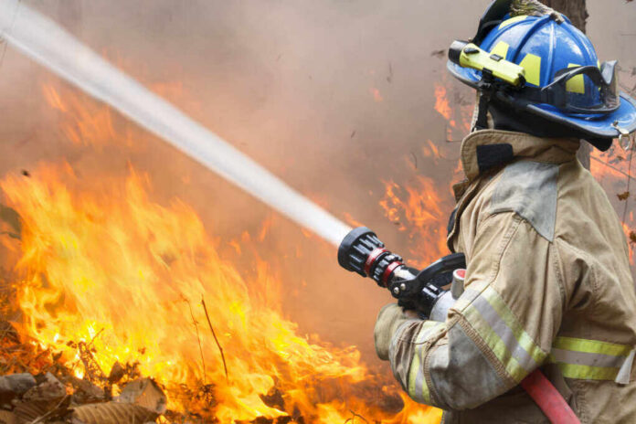 Firefighters,Battle,A,Wildfire