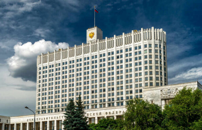 Government building with a Russian flag under a cloudy sky