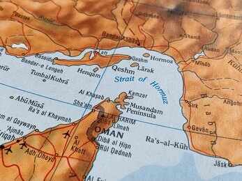 shutterstock_2567180109 Detailed map showing the Strait of Hormuz and surrounding regions