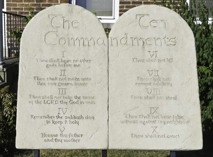 shutterstock_107536724 Stone tablets of the Ten Commandments outside a building