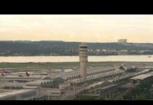 Plane carrying DHS secretary makes emergency landing at DCA | NBC4 Washington