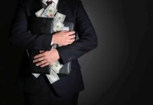 ATM Heist Chase – Wild Cash Rain Stuns Texas Cops Businessman hugging briefcase stuffed with cash